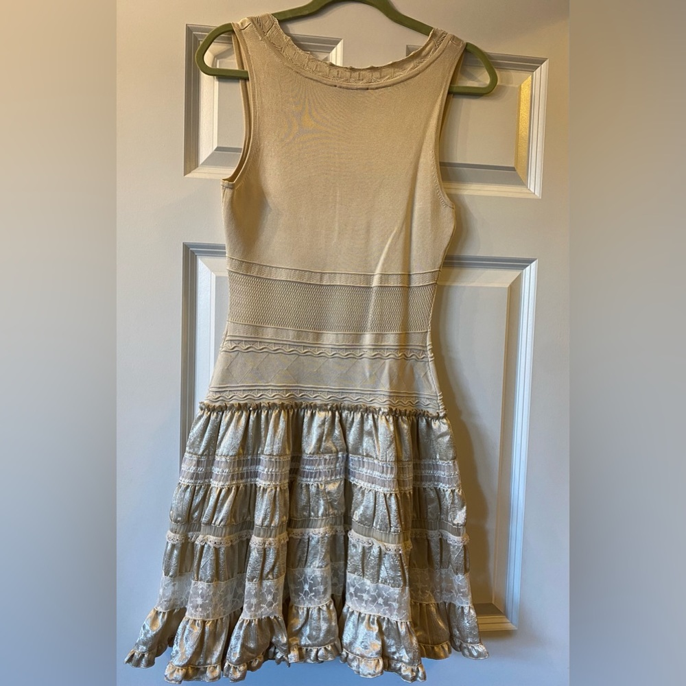 Bebe beige summer dress in size M. Stretchy - Picture 2 of 7